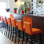 Orange Und