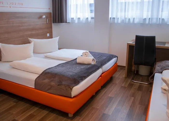 Orange Und 3*
