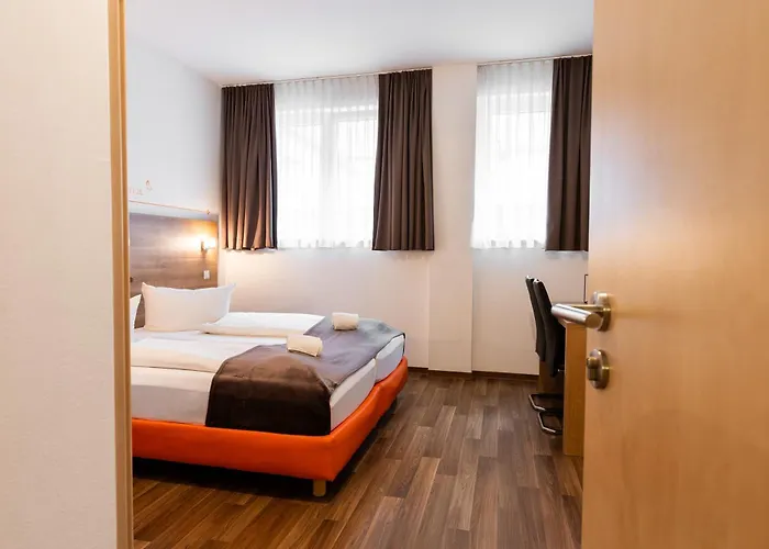 Orange Und 3*