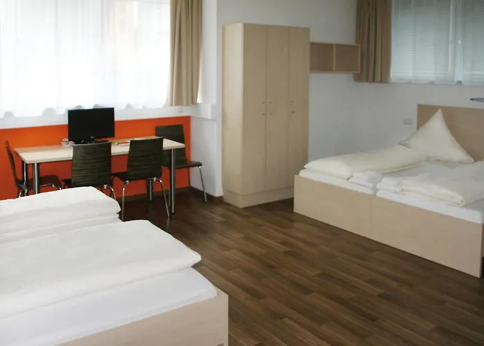 Orange Und 3*