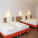Orange Und Hotel 3*