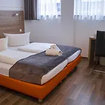 Orange Und Hotel 3*