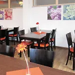 Orange Und Hotel 3*