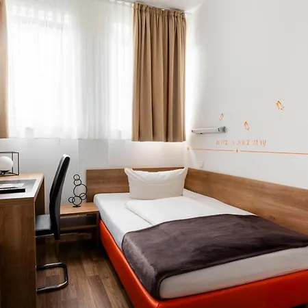 Hotel Orange Und 3*