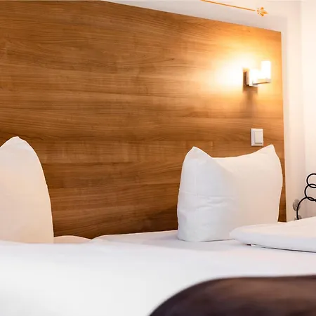 Hotel Orange Und