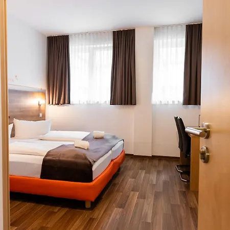 Orange Und 3*
