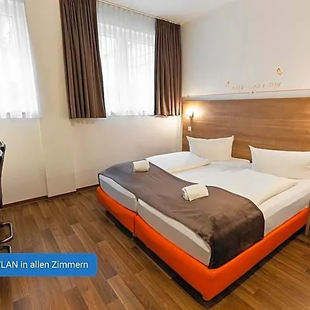 Отель Orange Und