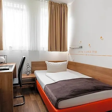 Отель Orange Und