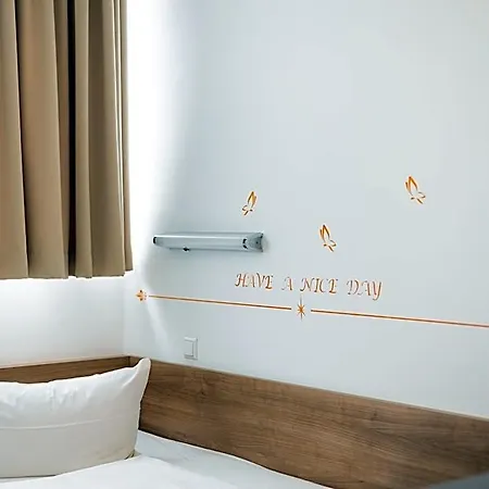 Отель Orange Und