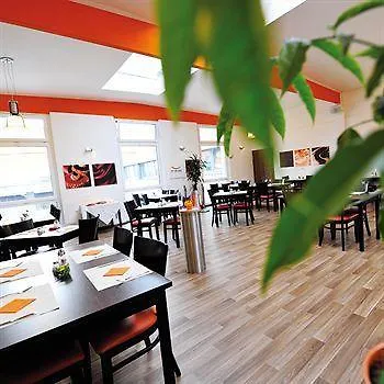 Orange Und 3* Neu-Ulm