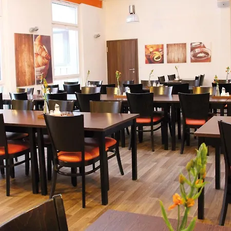 Hotel Orange Und 3*