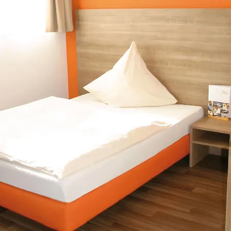 Отель Orange Und Новый-Ульм