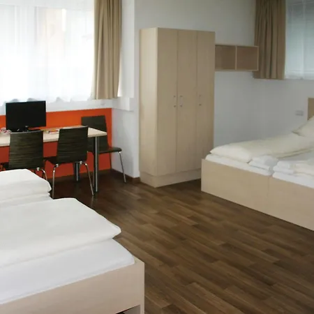 Orange Und 3*