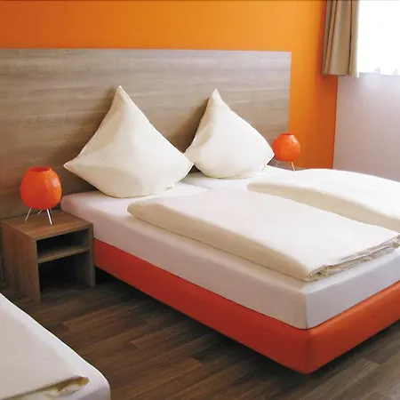 Orange Und 3*