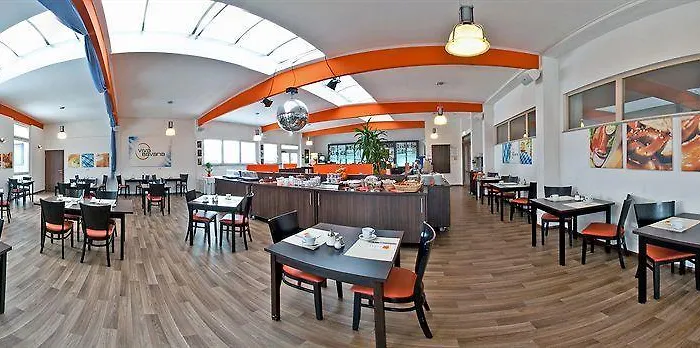 Hotel Orange Und